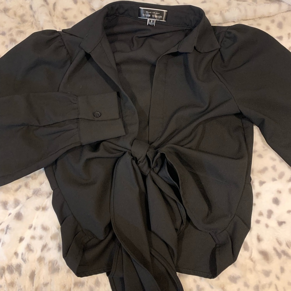 S boutique tie front crop top